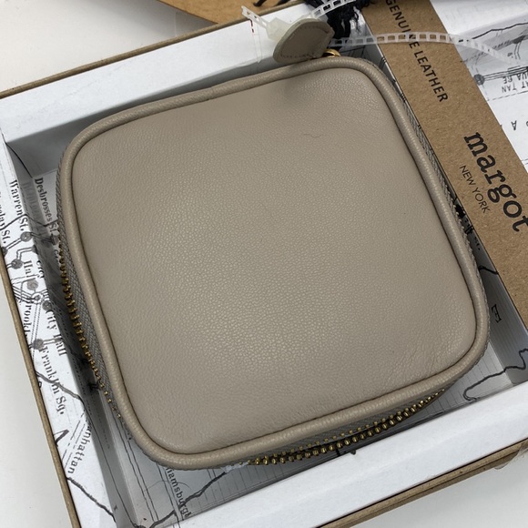 Margot 2 piece boxed jewelry case & card case set NWT!  Genuine leather - Picture 7 of 16
